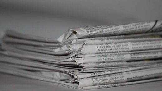 Närbild på tidningar